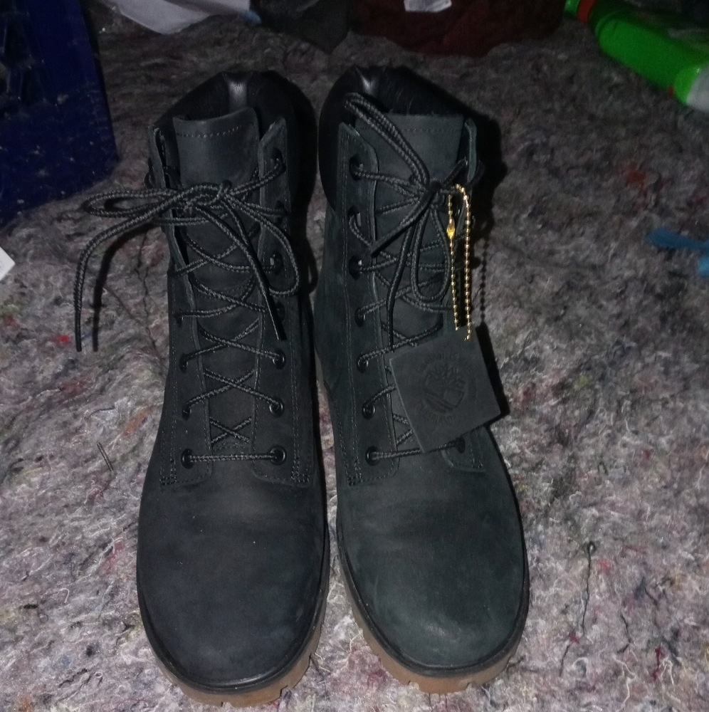 Brand new Sz 7 Timberland Waterproof hiking boots